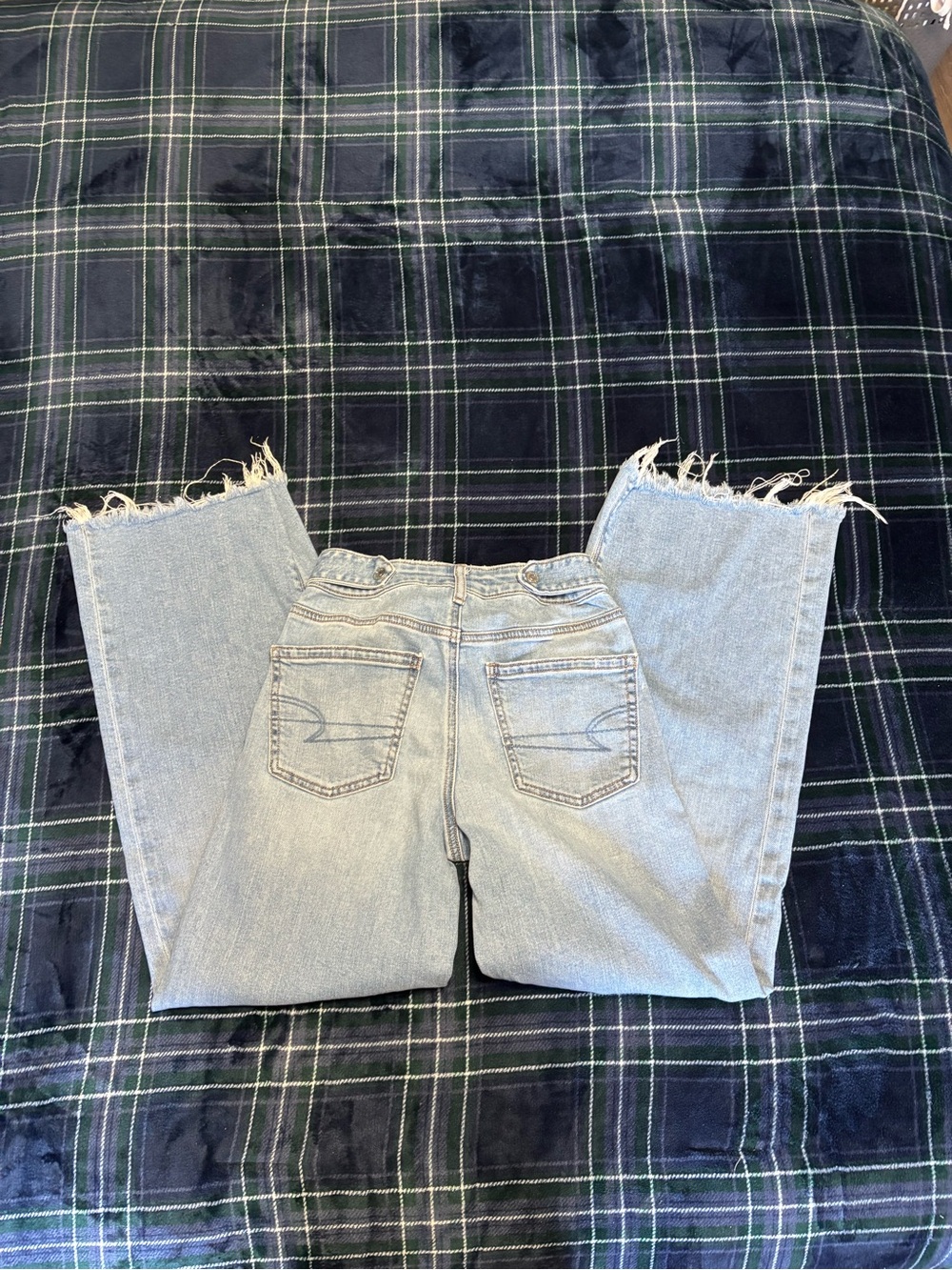 American Eagle light wash super high rise baggy jeans. Size 000 short. - Picture 4 of 9